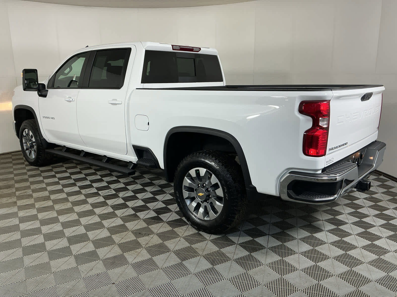 Used 2024 Chevrolet Silverado 3500 LT w/ Convenience Package image 16