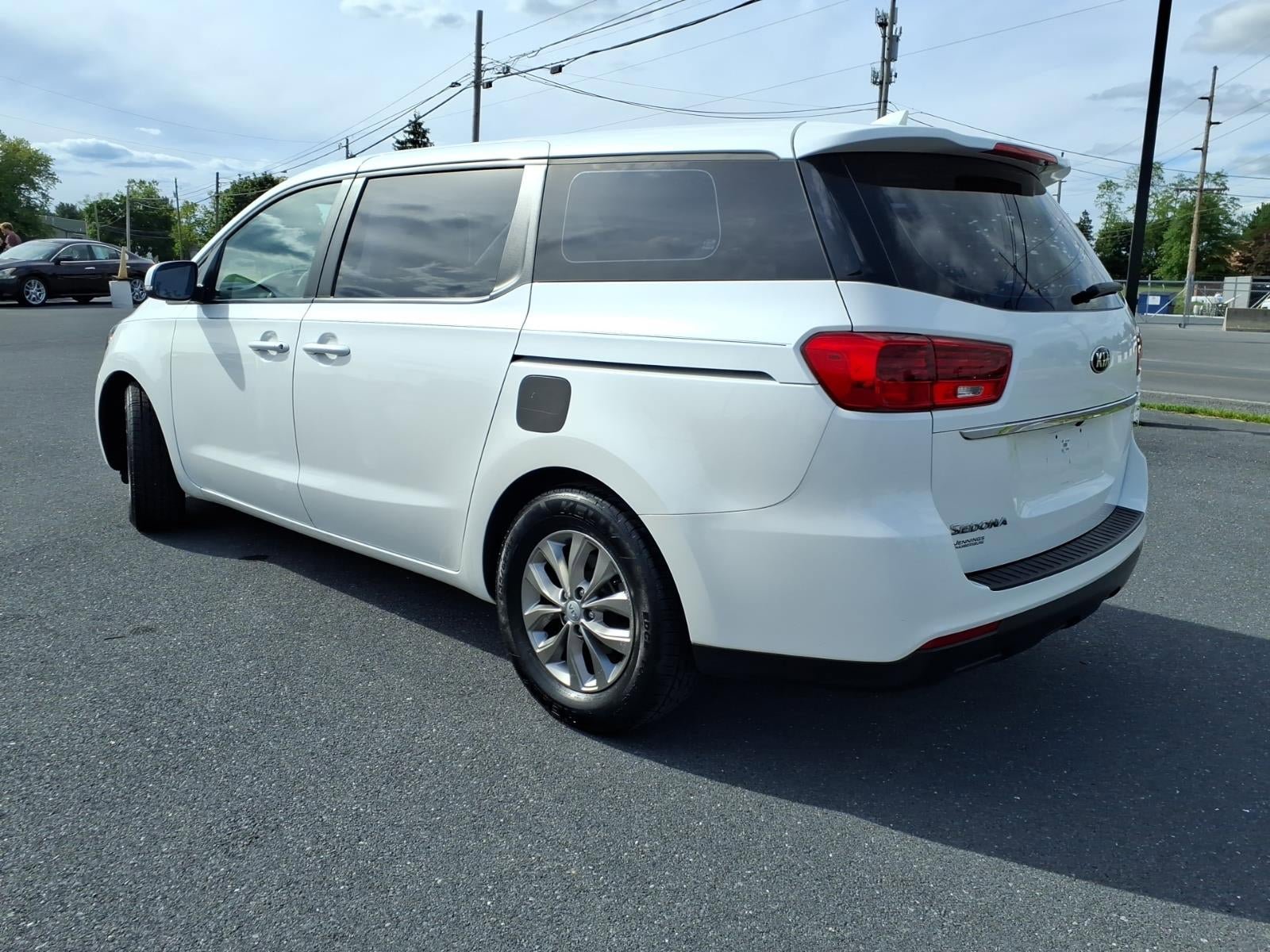 Used 2019 Kia Sedona L FWD image 4