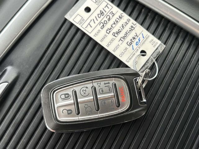 Used 2023 Chrysler Pacifica Touring-L FWD image 20