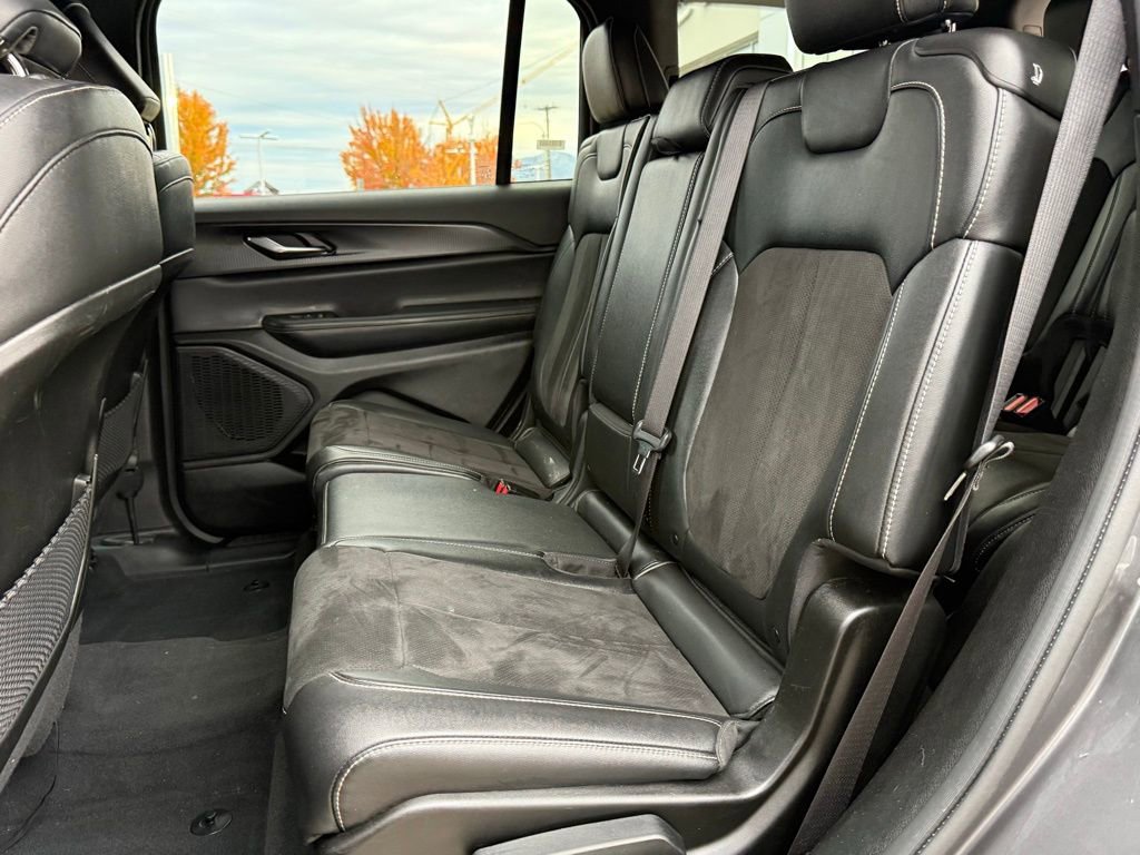 Used 2024 Jeep Grand Cherokee L Laredo image 24