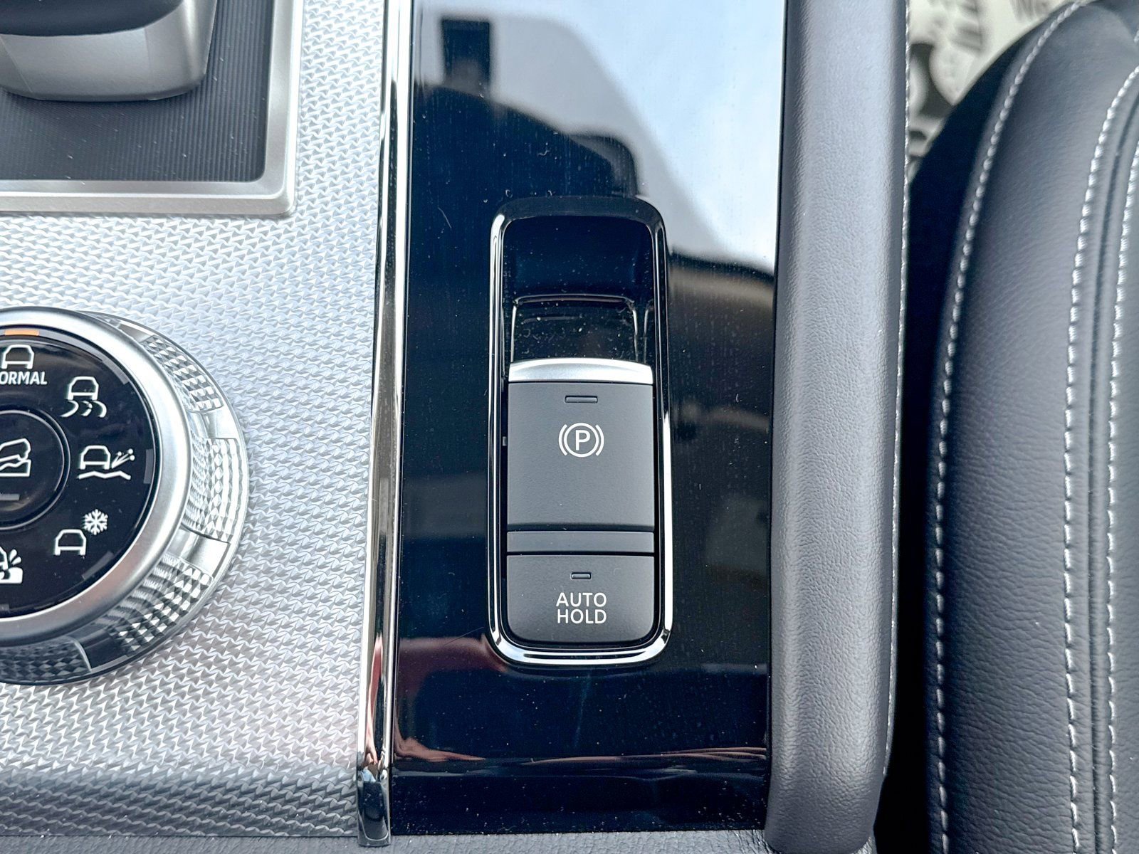 New 2025 Mitsubishi Outlander SEL image 41