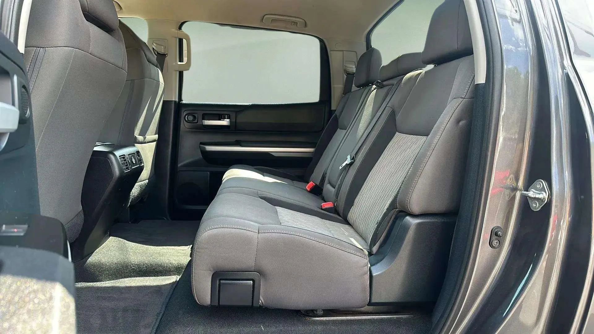 Used 2015 Toyota Tundra SR5 image 18