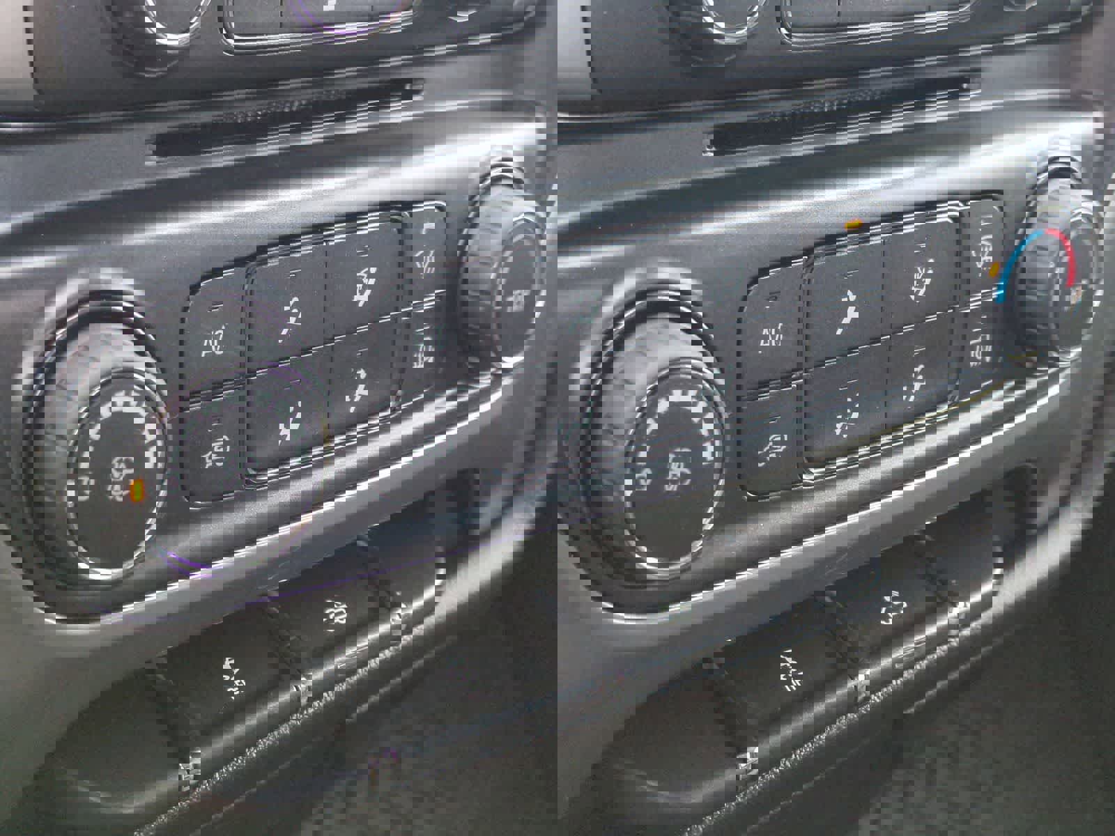 Used 2018 Chevrolet Silverado 1500 LT AWD/4WD image 30