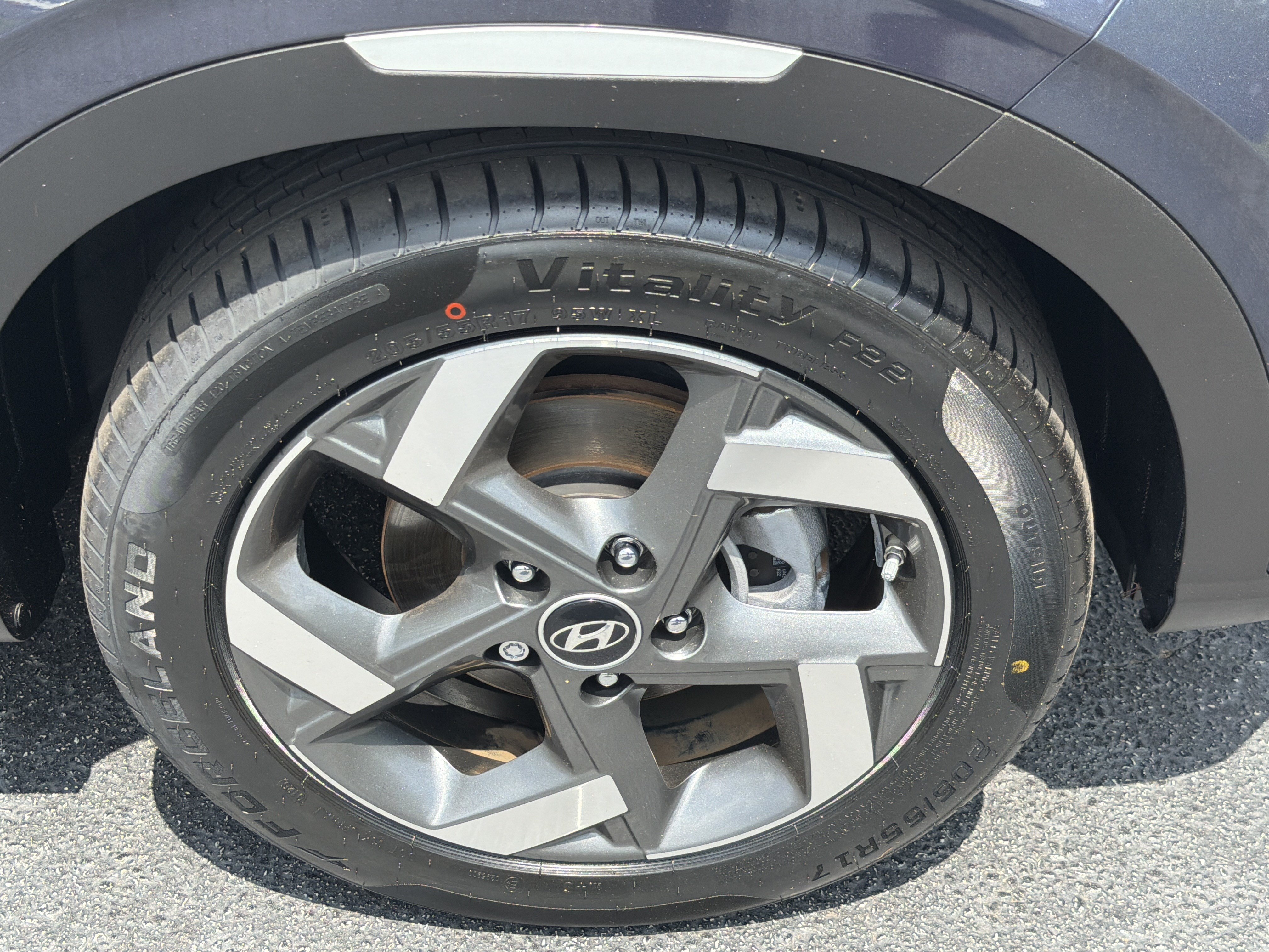 Used 2023 Hyundai Venue Limited FWD image 12