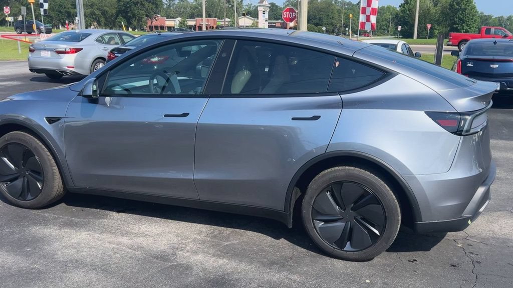 Used 2026 Tesla Model Y 2WD image 6