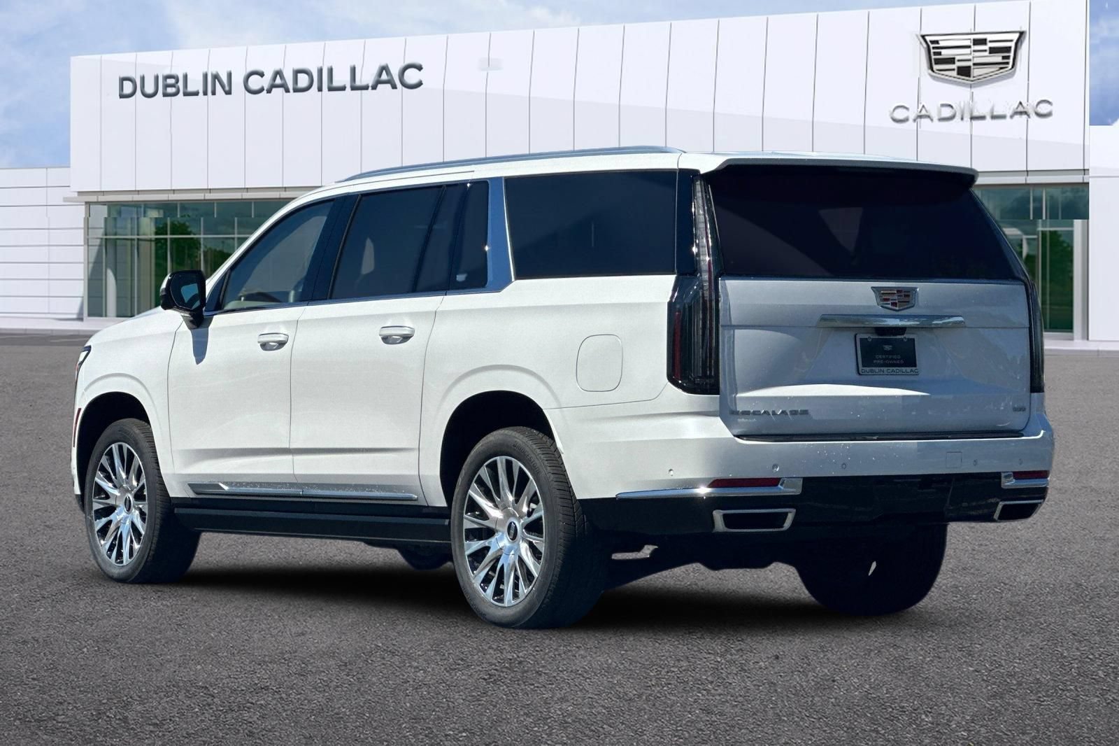 Certified 2025 Cadillac Escalade ESV Premium Luxury Platinum AWD/4WD image 6