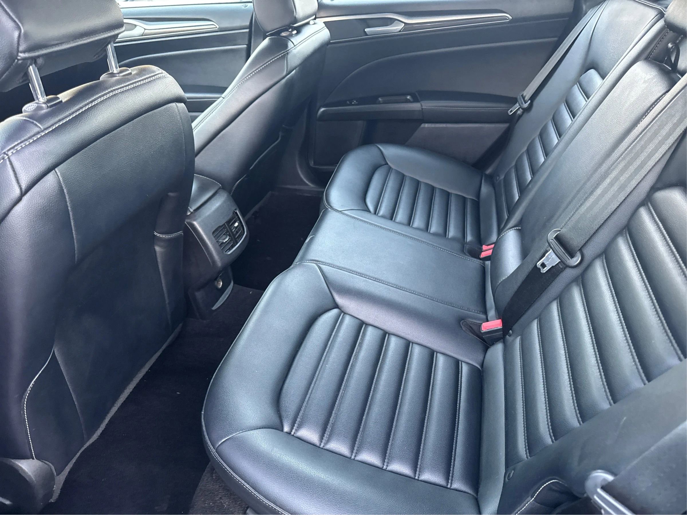 Used 2020 Ford Fusion SEL image 14