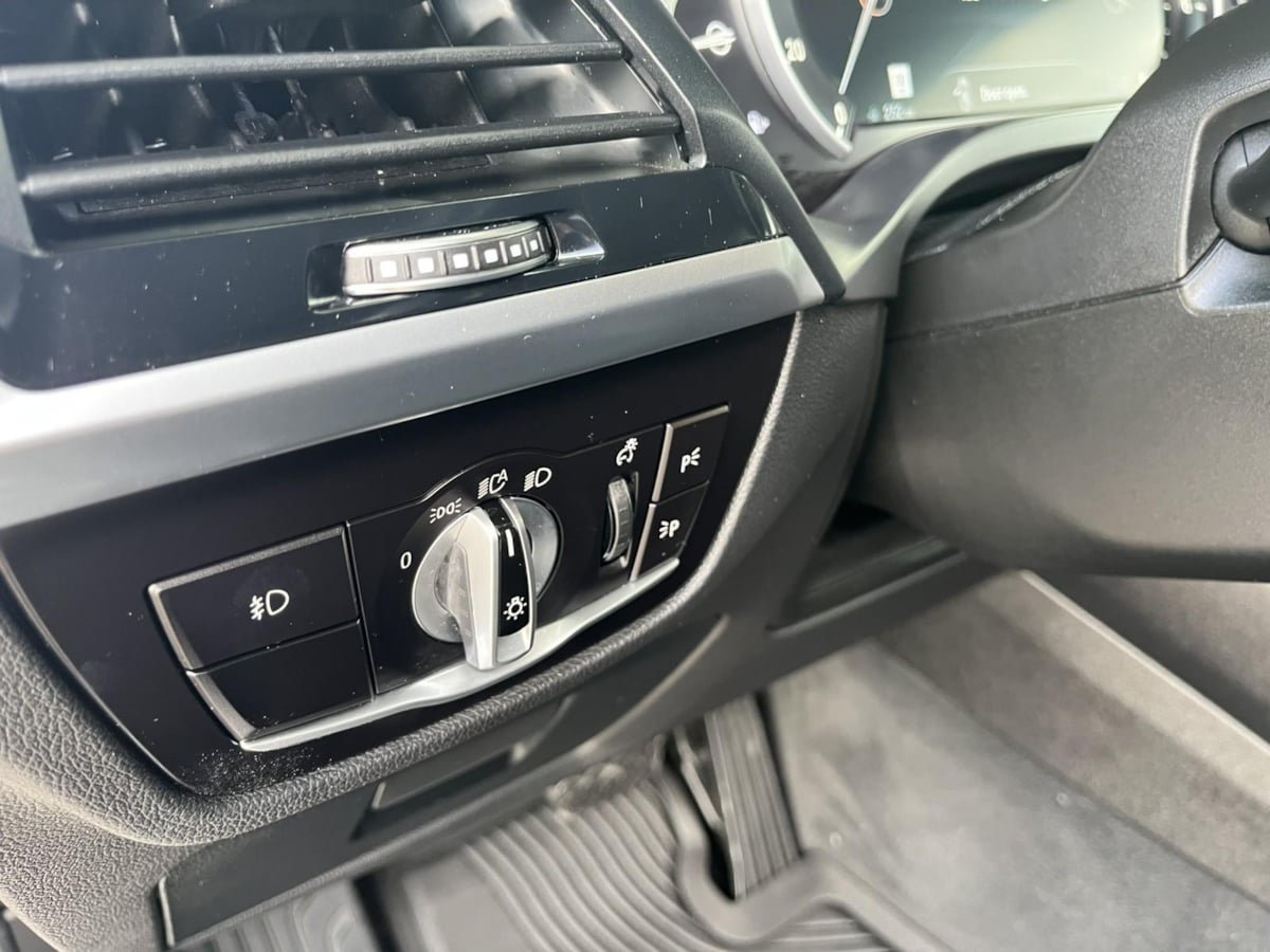 Used 2018 BMW X3 xDrive30i AWD/4WD image 16