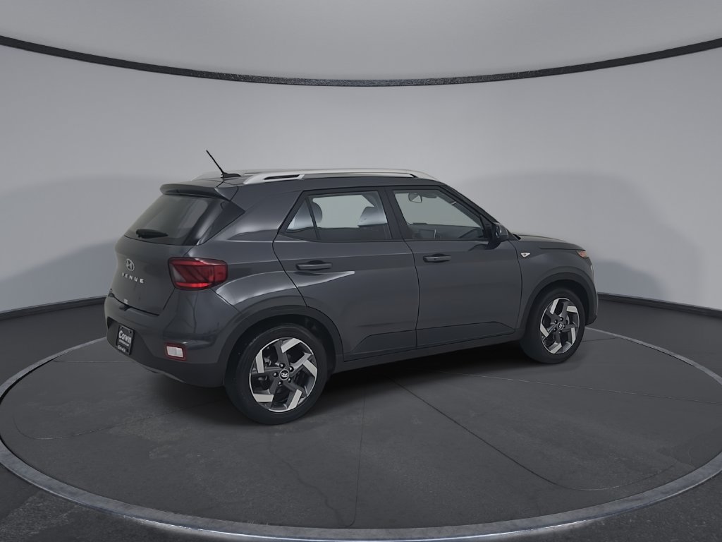 Used 2025 Hyundai Venue SEL FWD image 16