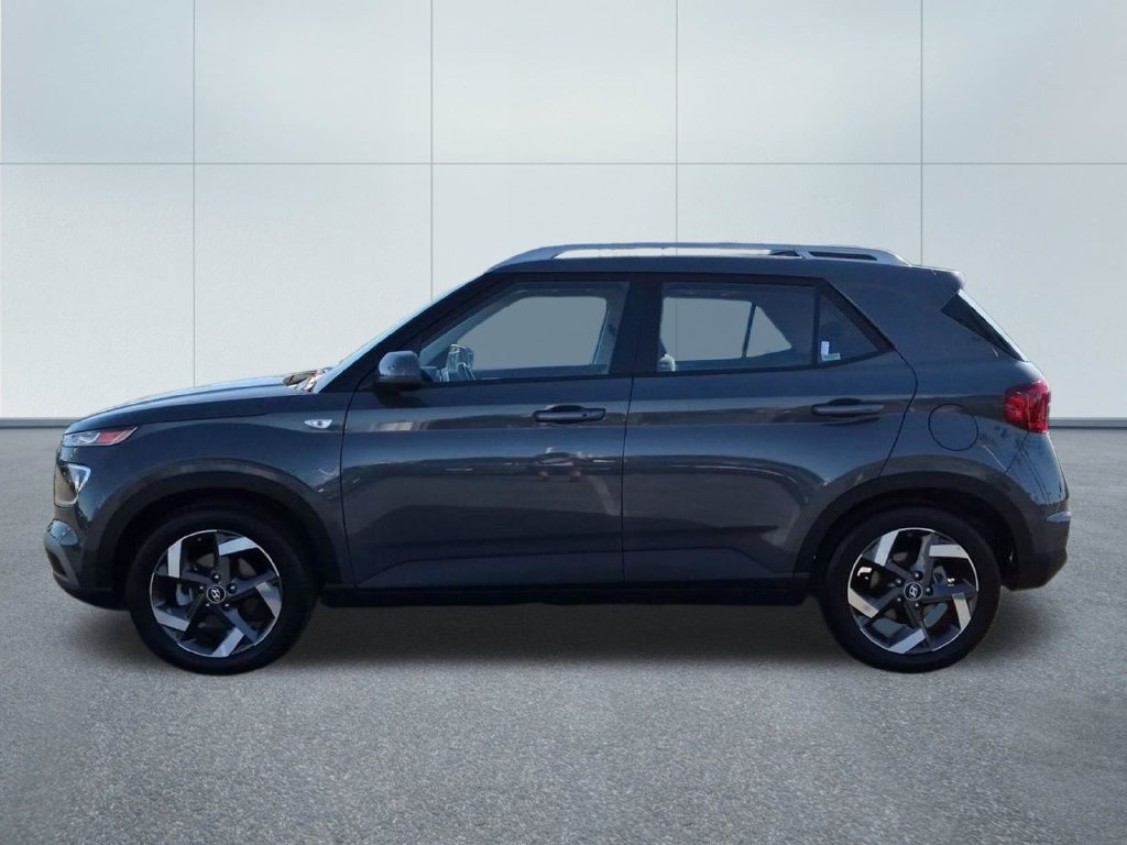 Used 2025 Hyundai Venue SEL FWD image 3