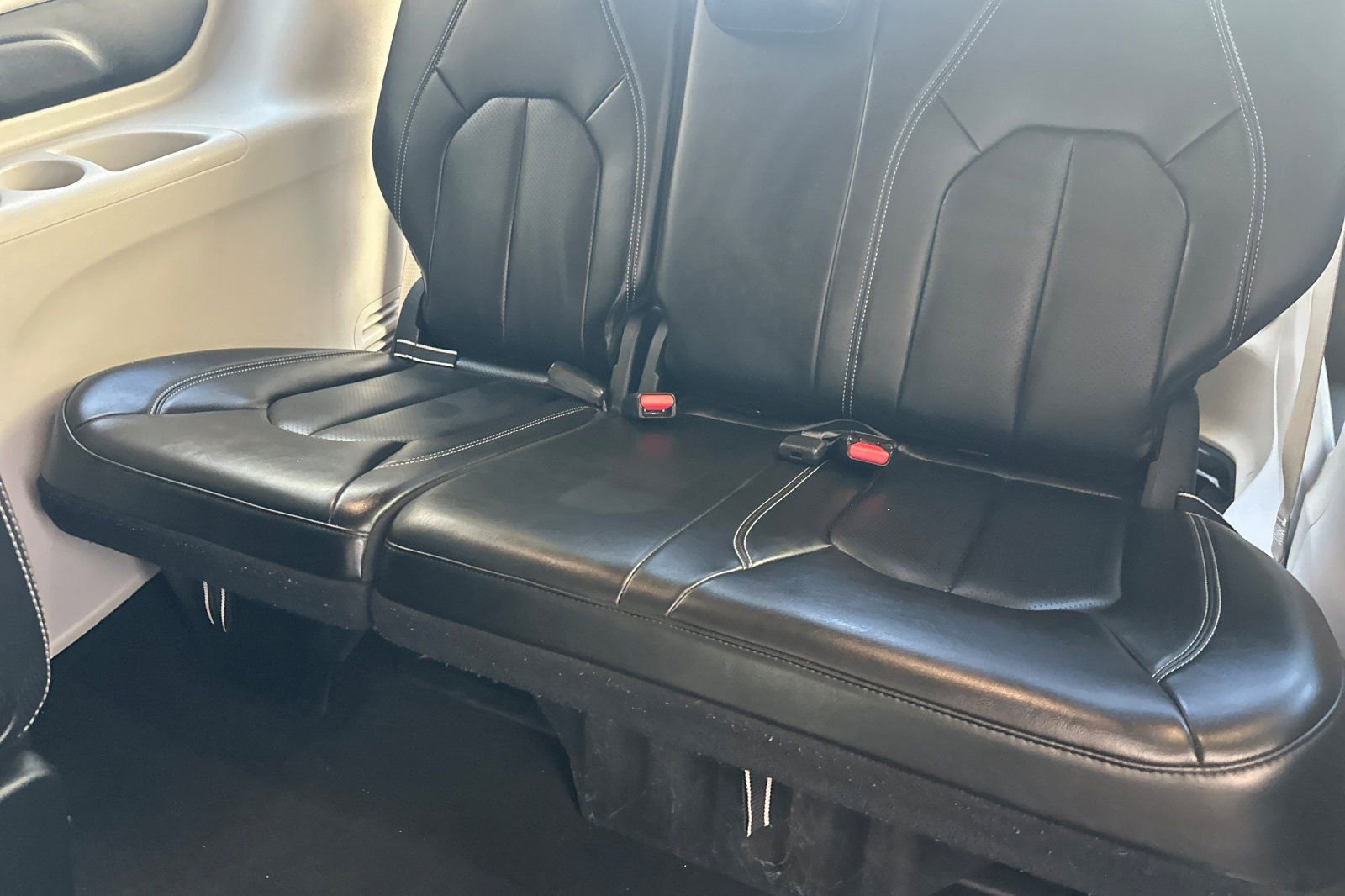 Used 2023 Chrysler Pacifica Touring-L image 18