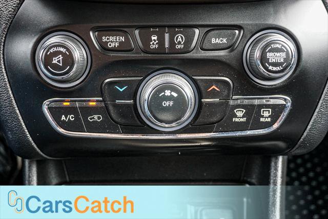 Used 2017 Jeep Cherokee Latitude w/ Cold Weather Group AWD/4WD image 24