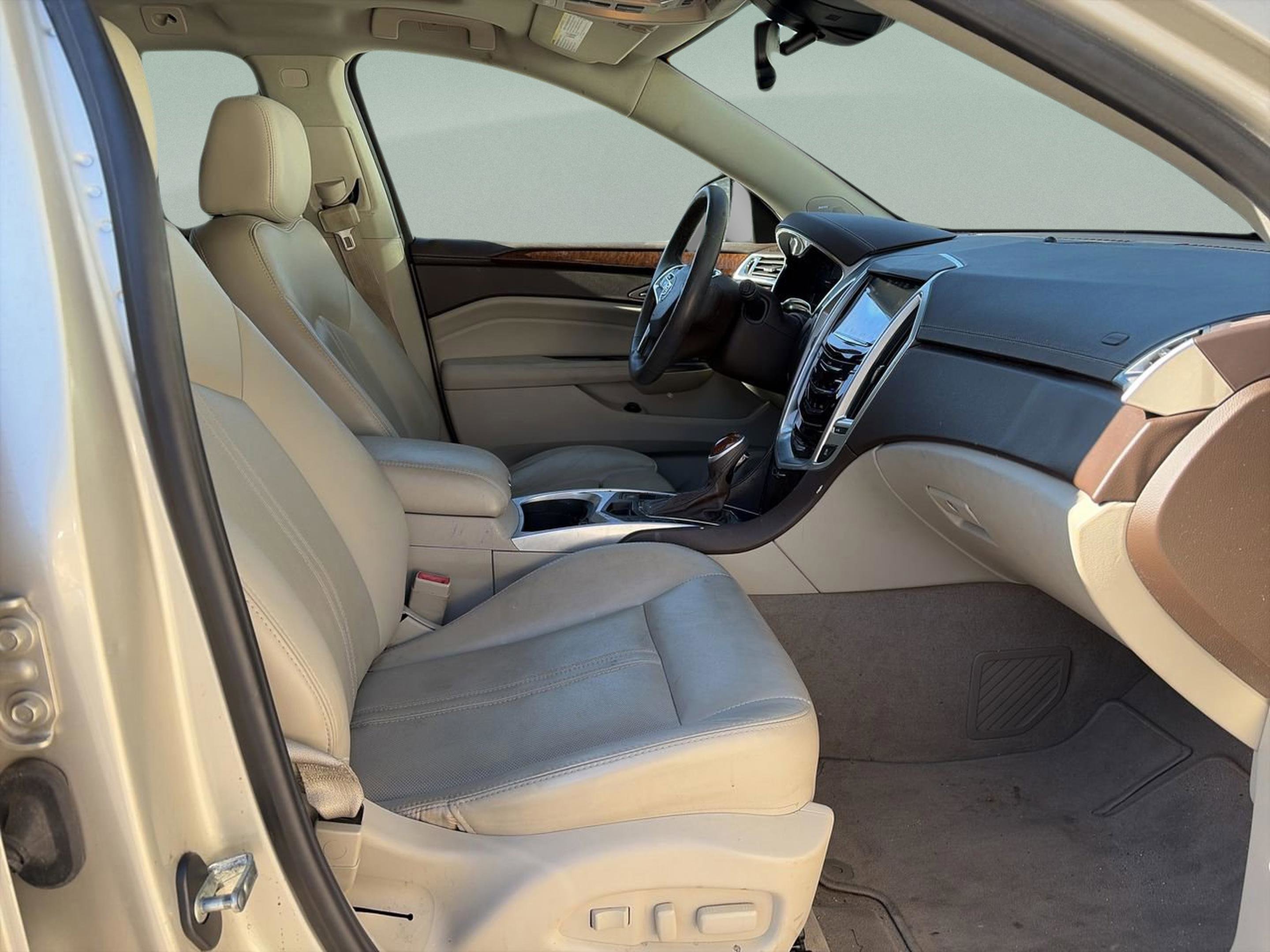 Used 2016 Cadillac SRX Luxury w/ Driver Awareness Package image 17