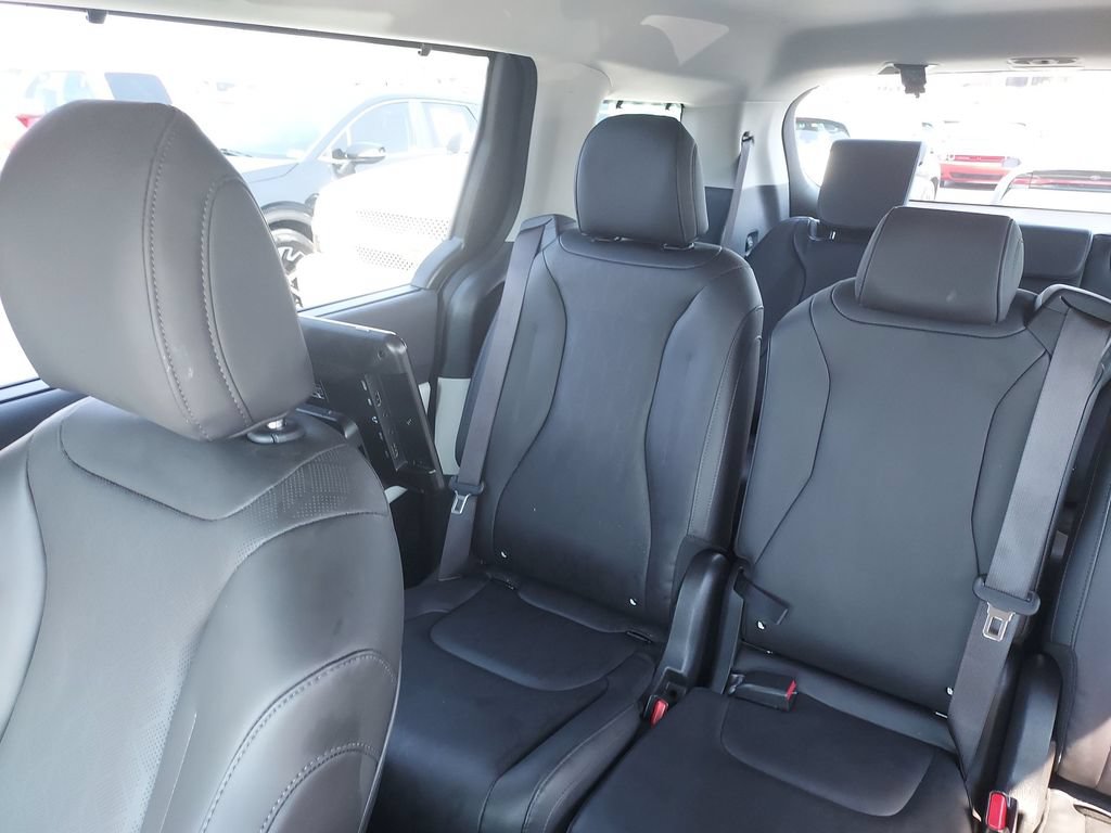 Certified 2024 Kia Carnival SX FWD image 12