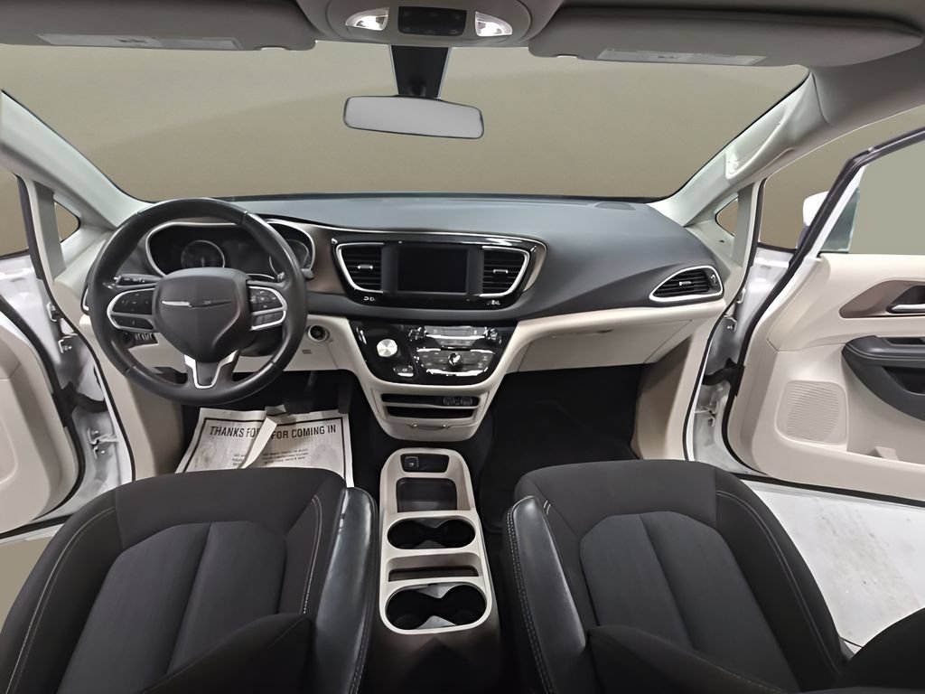 Used 2022 Chrysler Voyager LX FWD image 26