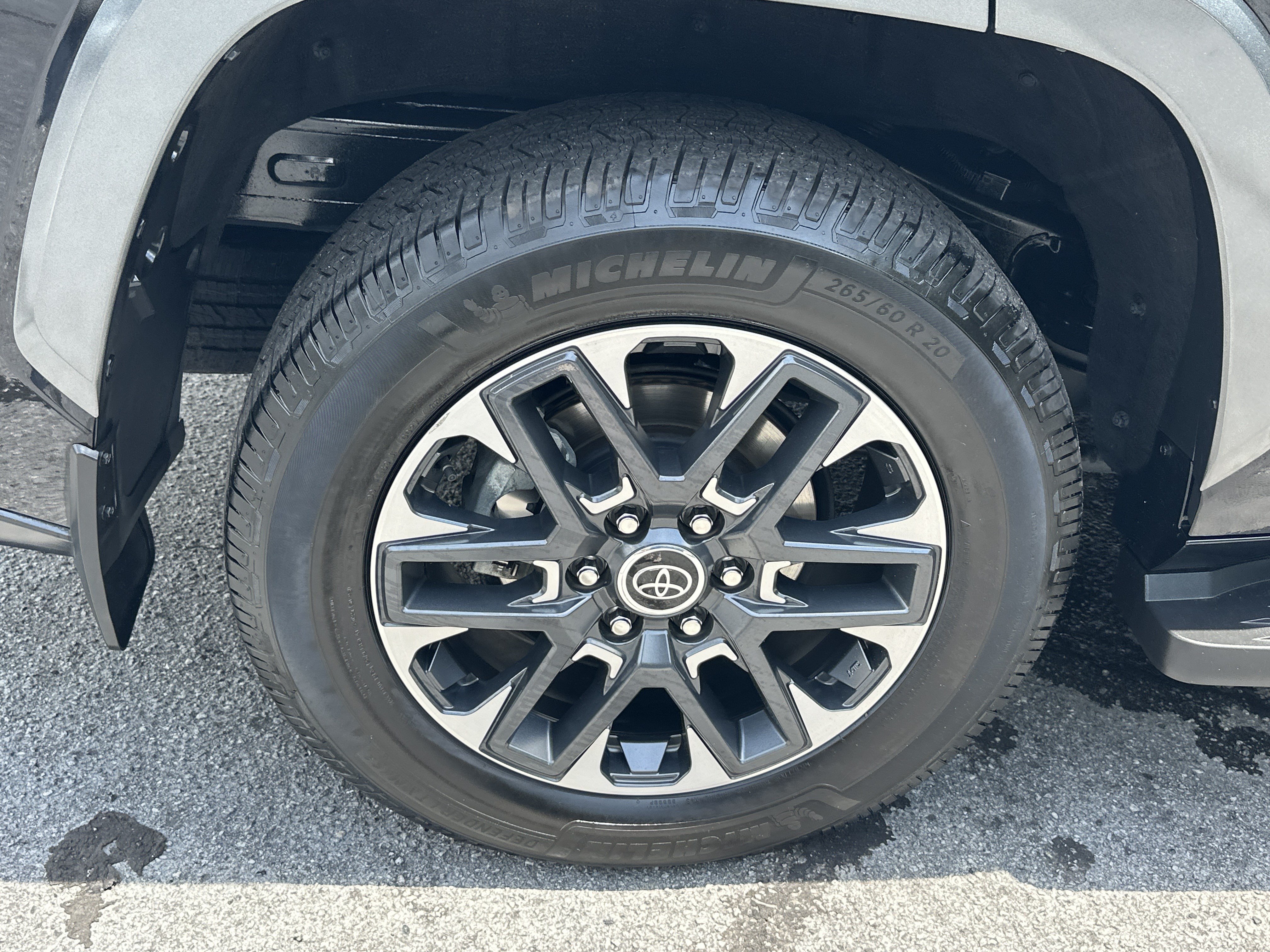 Used 2024 Toyota Sequoia Limited w/ Tow Technology Package AWD/4WD image 20