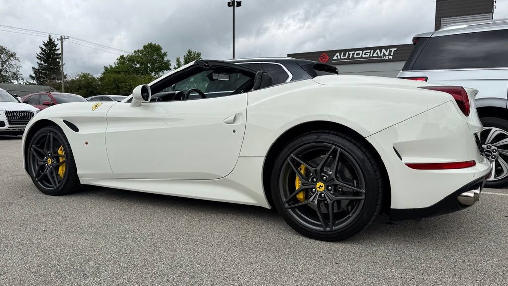Used 2015 Ferrari California T RWD image 4