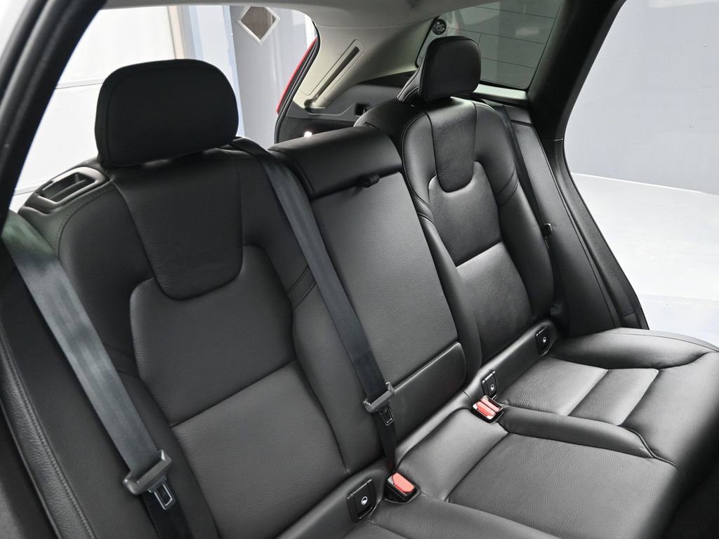 Used 2025 Volvo XC60 B5 Plus image 13