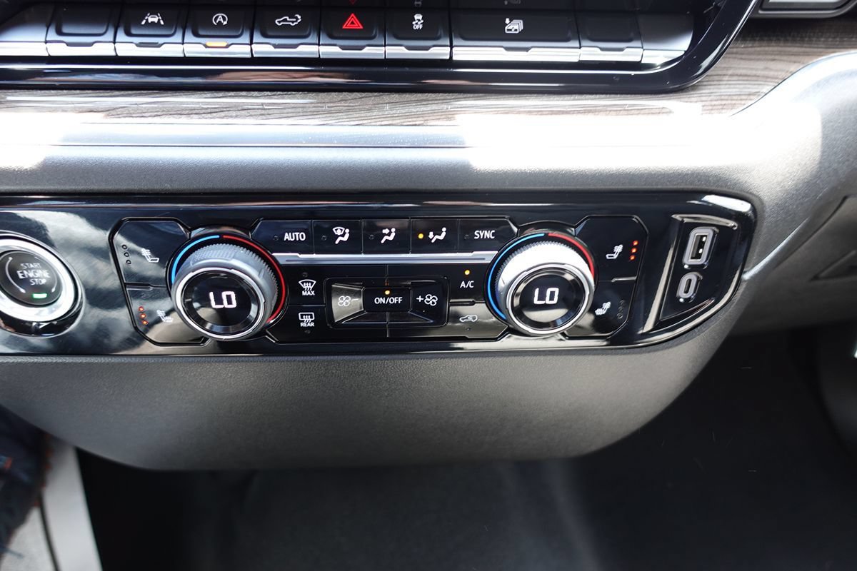 Used 2024 Chevrolet Silverado 1500 LT AWD/4WD image 58