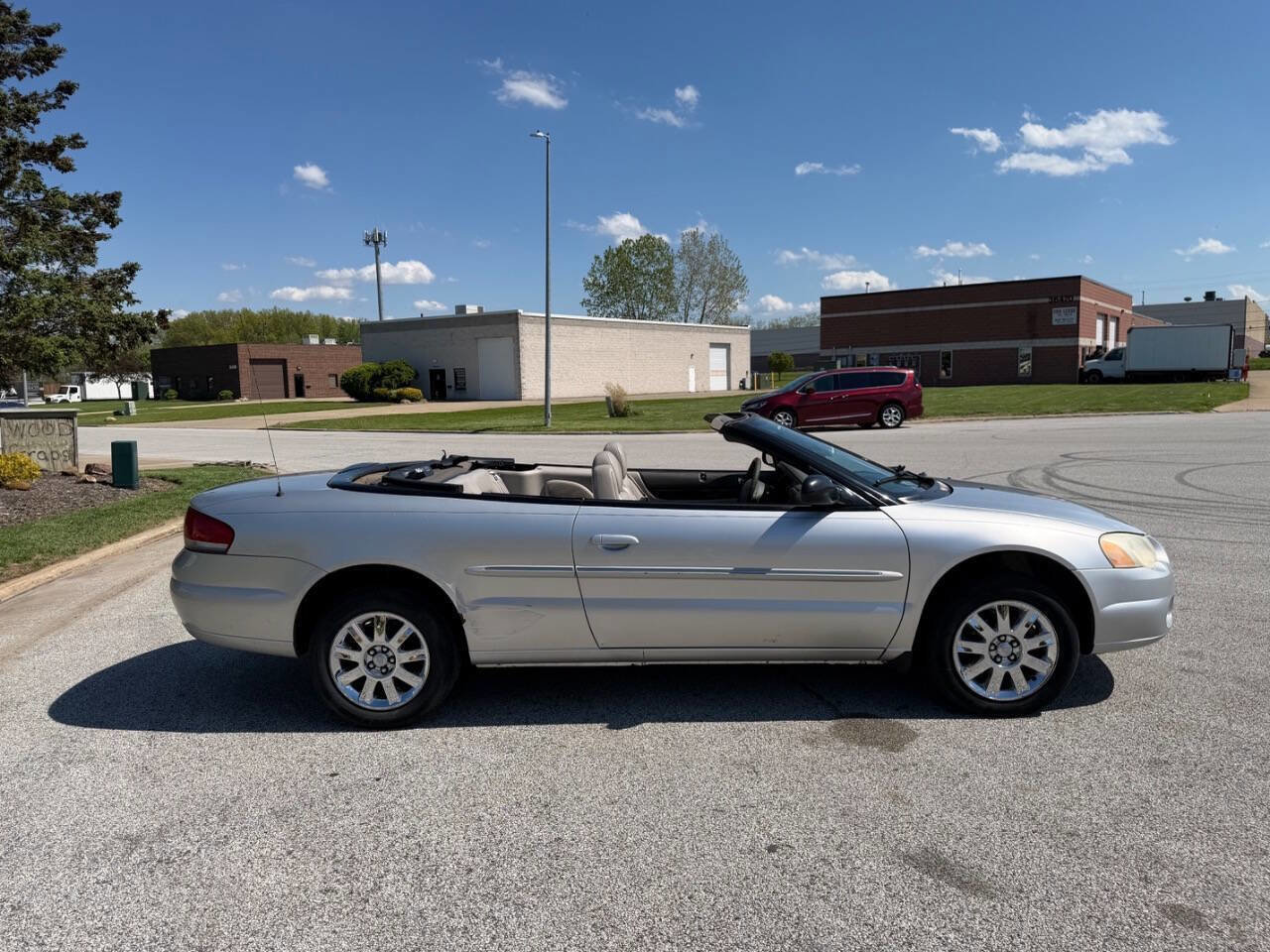 Used 2004 Chrysler Sebring Limited w/ Driver Convenience Group FWD image 5