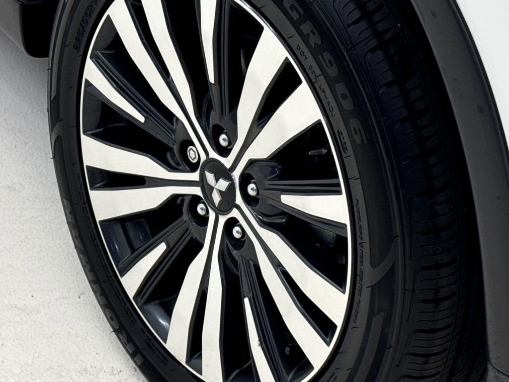 Used 2020 Mitsubishi Outlander FWD image 11