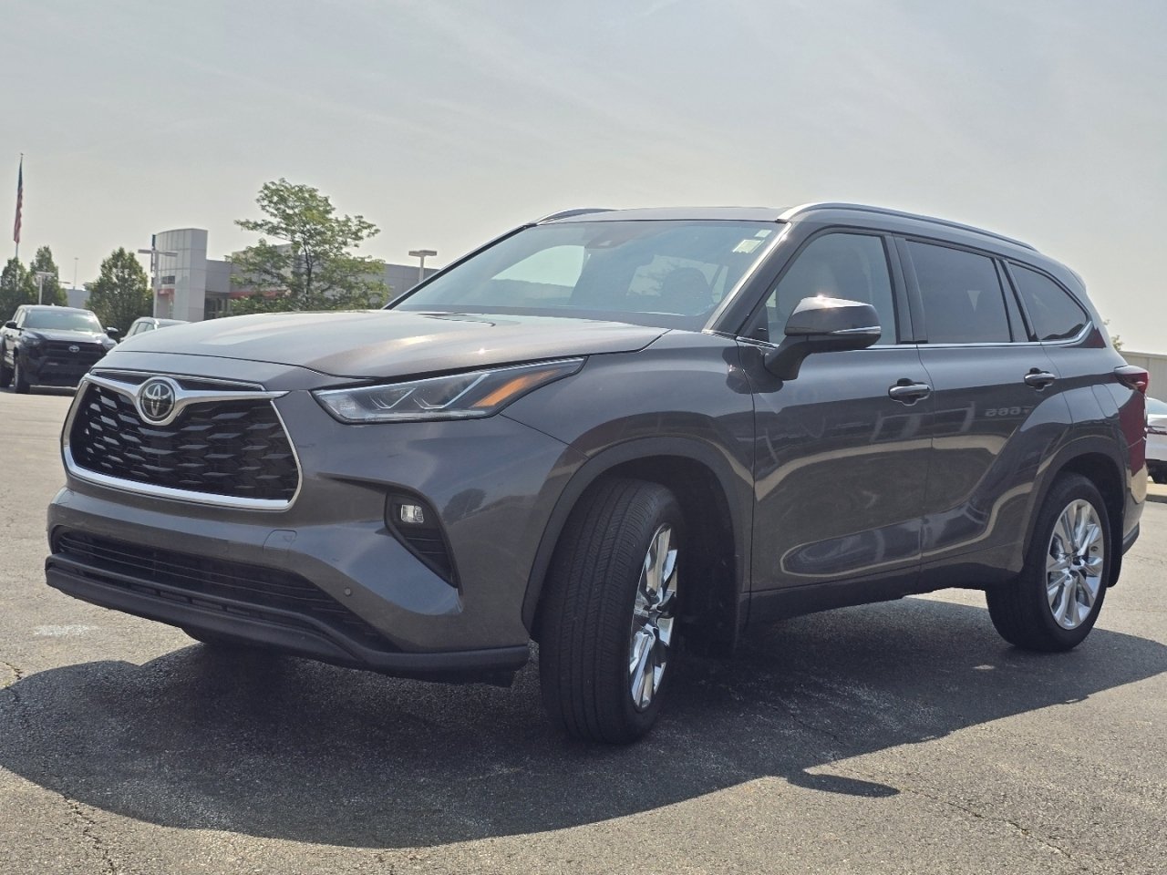 Certified 2024 Toyota Highlander Limited AWD/4WD image 14