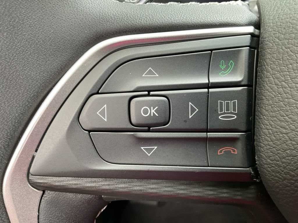 Used 2023 Jeep Grand Cherokee Laredo AWD/4WD image 30