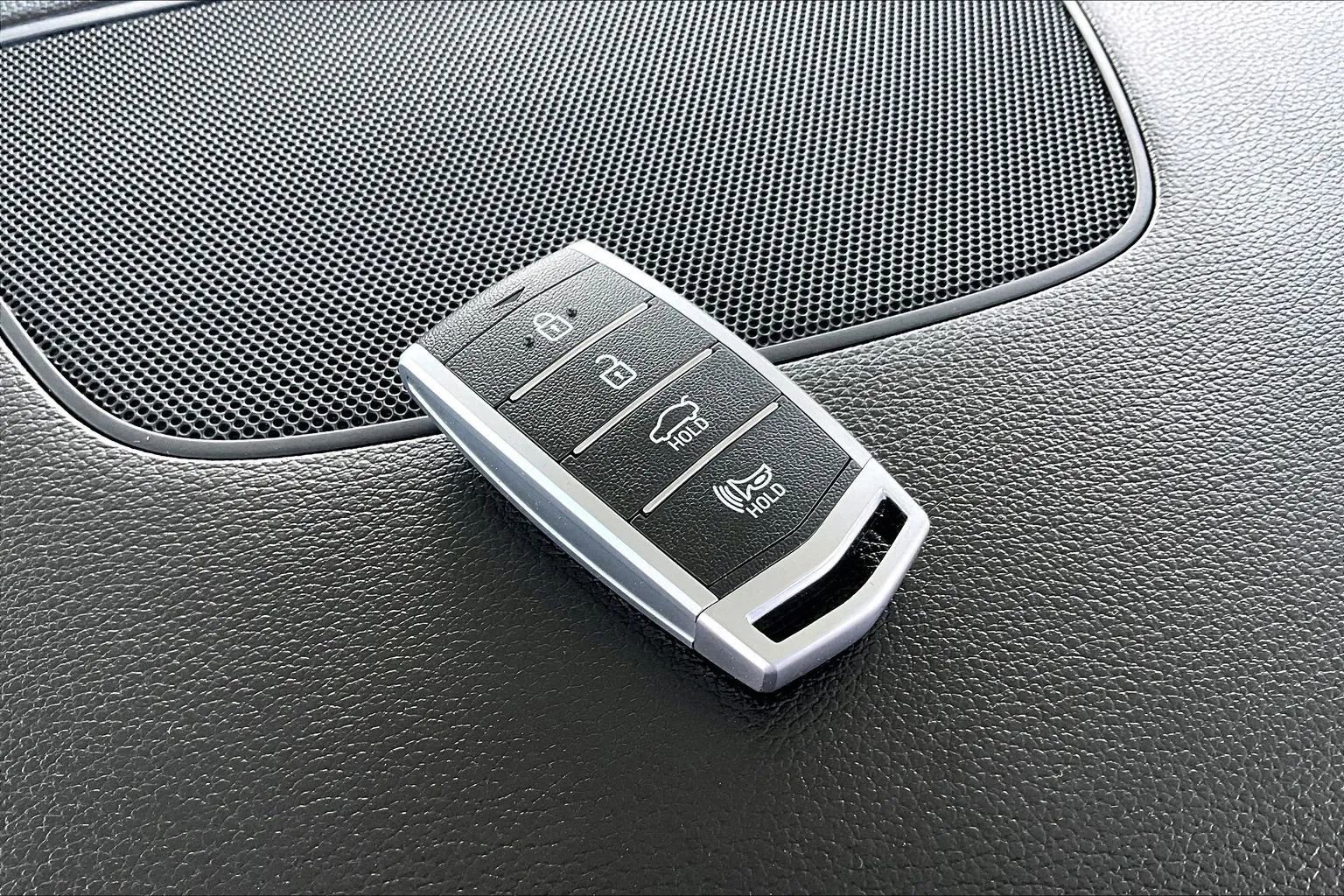 Used 2017 Genesis G80 3.8 w/ Option Group 03 image 32