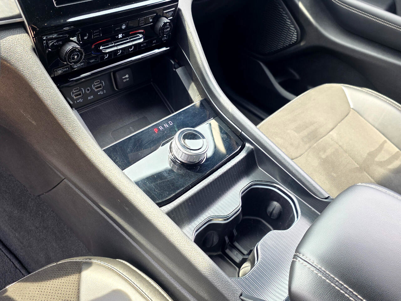 Used 2024 Jeep Grand Cherokee Altitude image 8