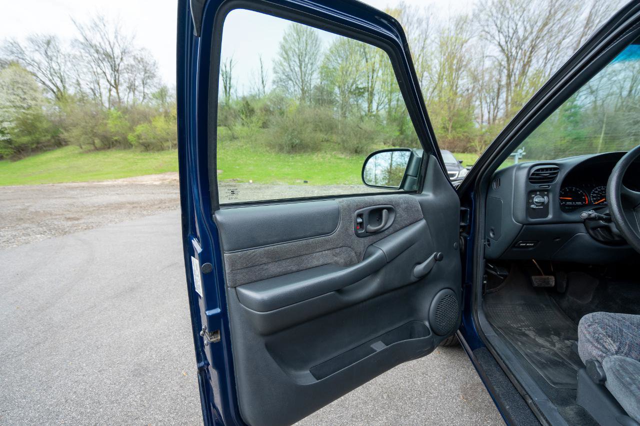 Used 2001 GMC Sonoma SLS w/ Super Spec Pkg 2 image 9