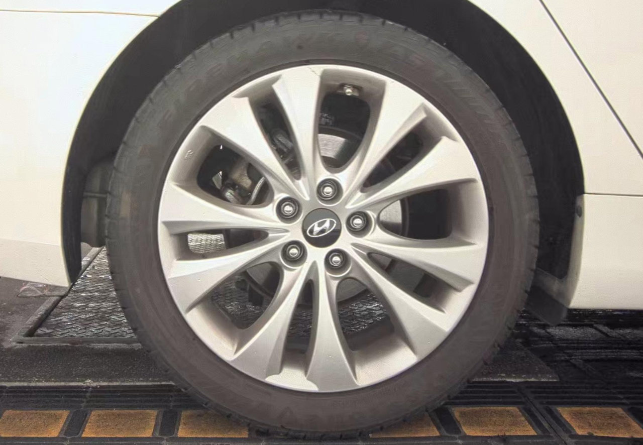 Used 2014 Hyundai Azera Limited image 17