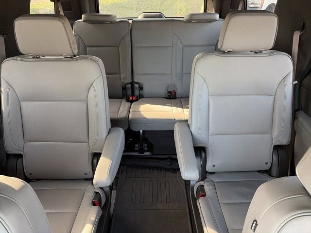 Used 2023 GMC Yukon SLT w/ SLT Premium Package image 27