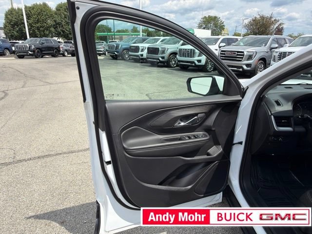 Used 2024 GMC Terrain SLE FWD image 25