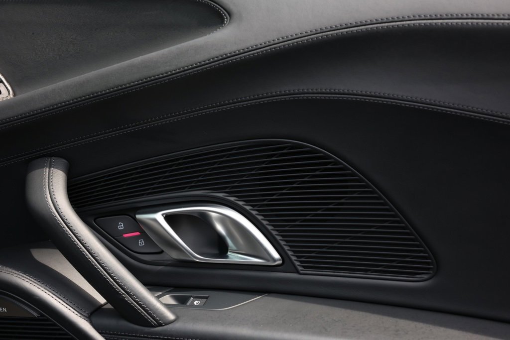 Used 2018 Audi R8 V10 plus w/ Full Leather Package image 34