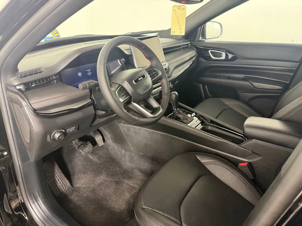 Used 2025 Jeep Compass Trailhawk w/ Trailhawk Elite Group AWD/4WD image 13