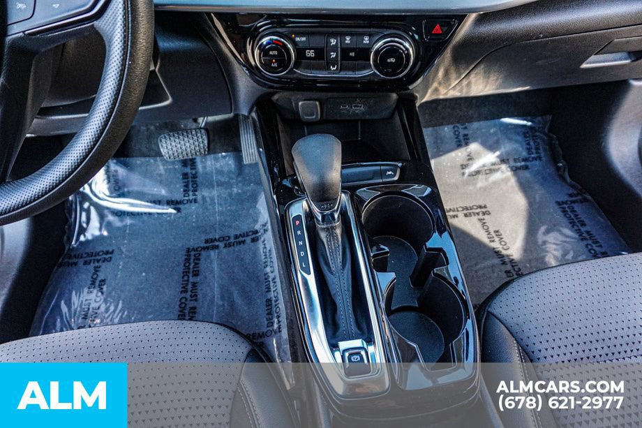 Used 2025 Chevrolet Trax LT FWD image 38