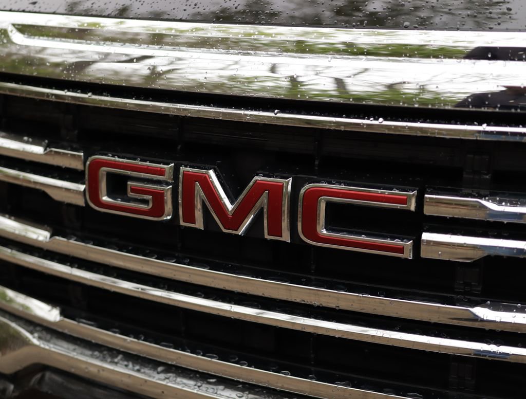 Used 2023 GMC Acadia SLT image 37