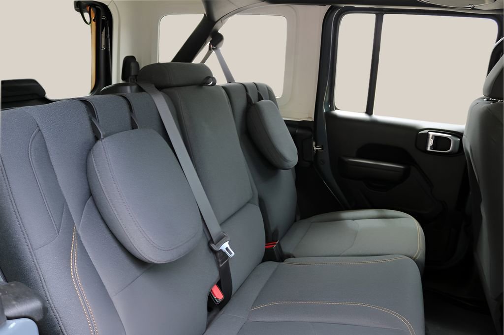Used 2024 Jeep Wrangler Unlimited w/ Convenience Group AWD/4WD image 17