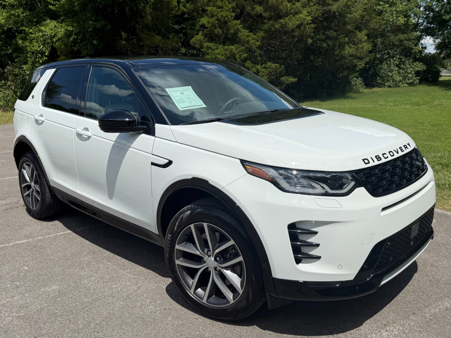 Used 2024 Land Rover Discovery Sport Dynamic SE image 1