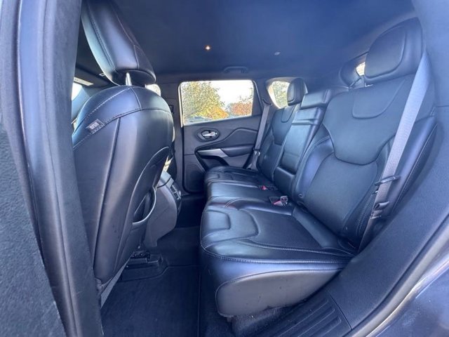 Used 2019 Jeep Cherokee High Altitude AWD/4WD image 9