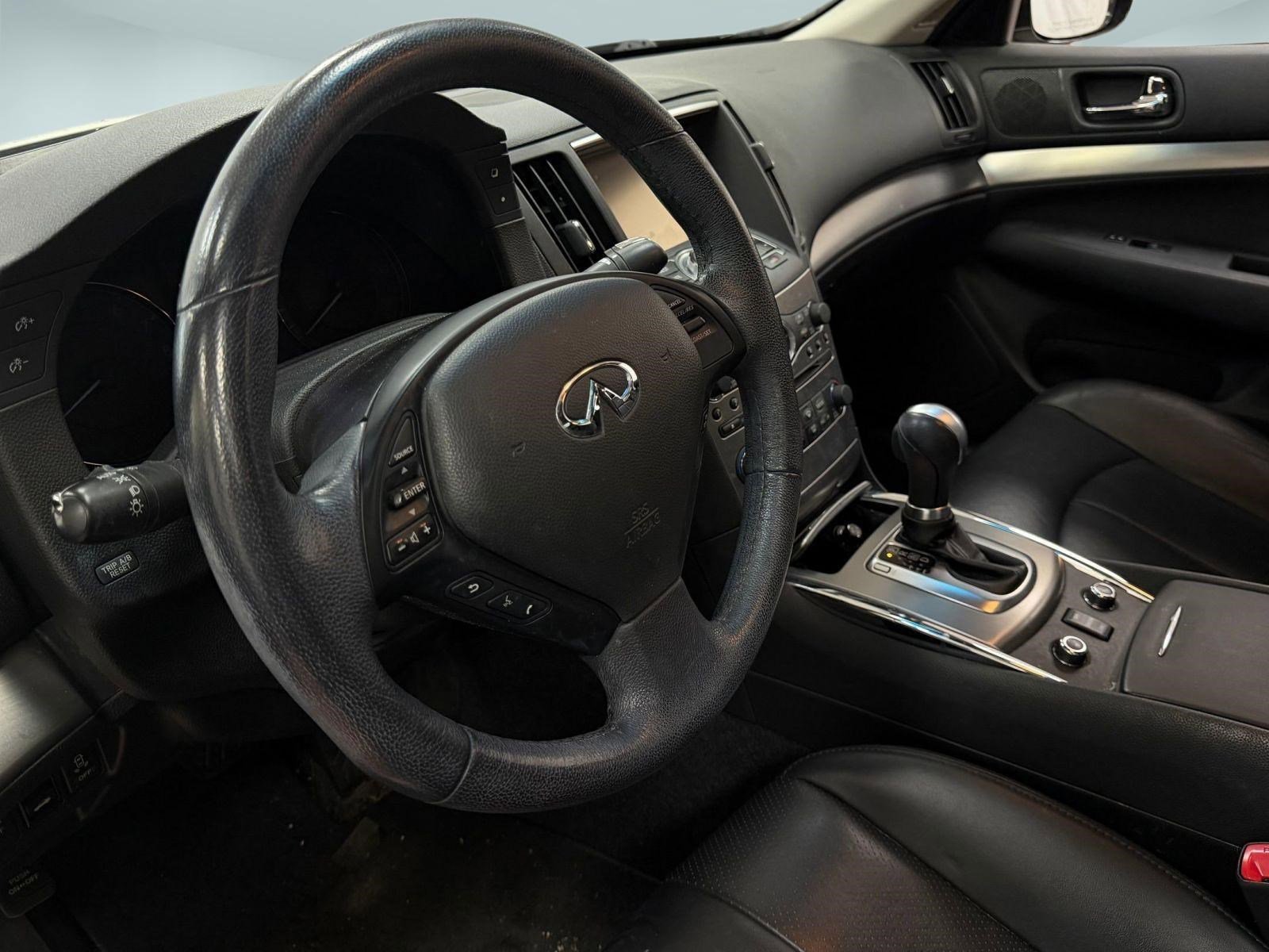 Used 2013 INFINITI G37 x w/ Premium Pkg image 4