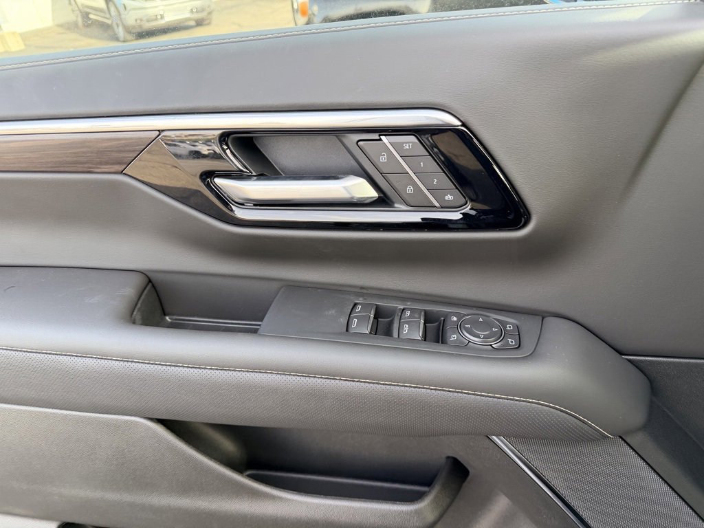 New 2026 Chevrolet Suburban Premier image 23