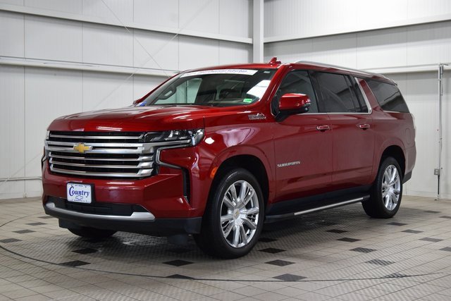 Used 2023 Chevrolet Suburban High Country image 3