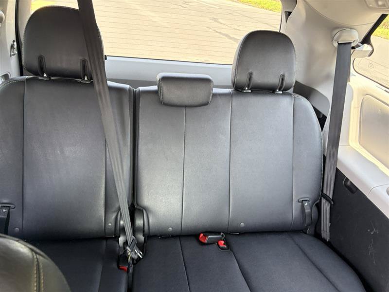 Used 2019 Toyota Sienna SE FWD image 17