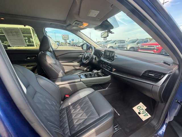 Used 2023 Nissan Rogue Platinum w/ Platinum Premium Package FWD image 16