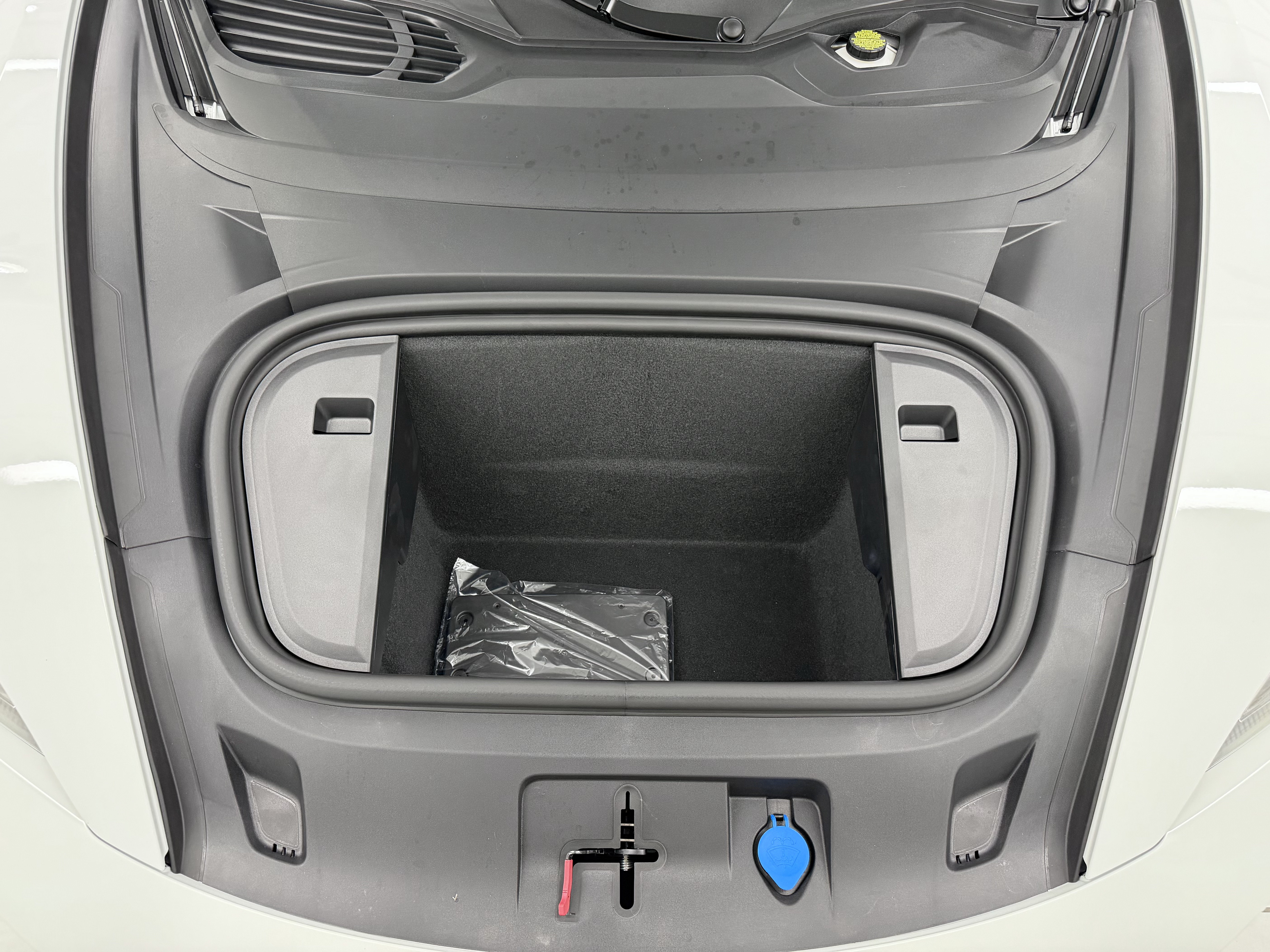 New 2026 Porsche Taycan 4S AWD/4WD image 69