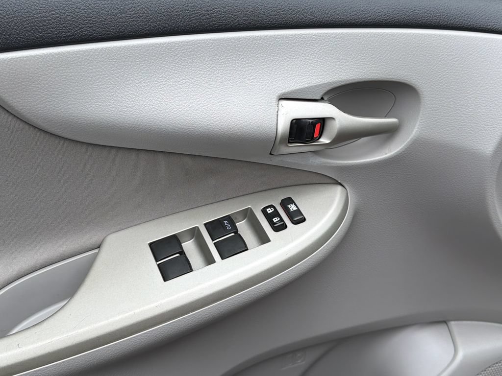 Used 2012 Toyota Corolla LE FWD image 15