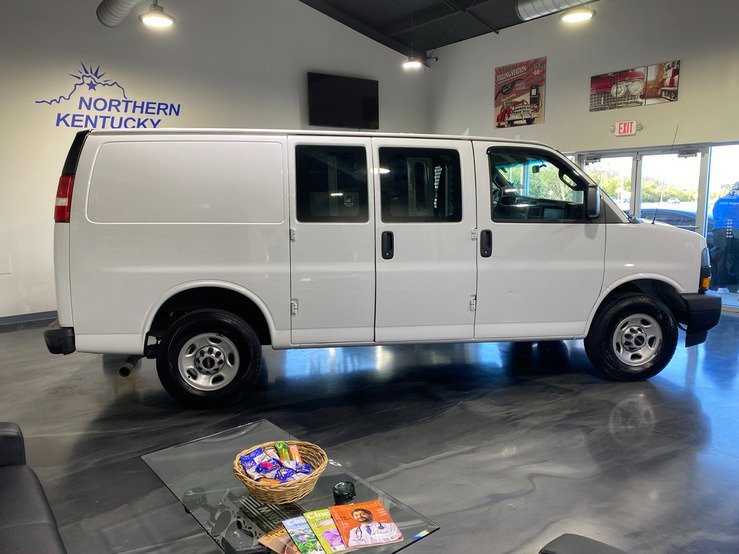 Used 2018 GMC Savana 3500 image 2