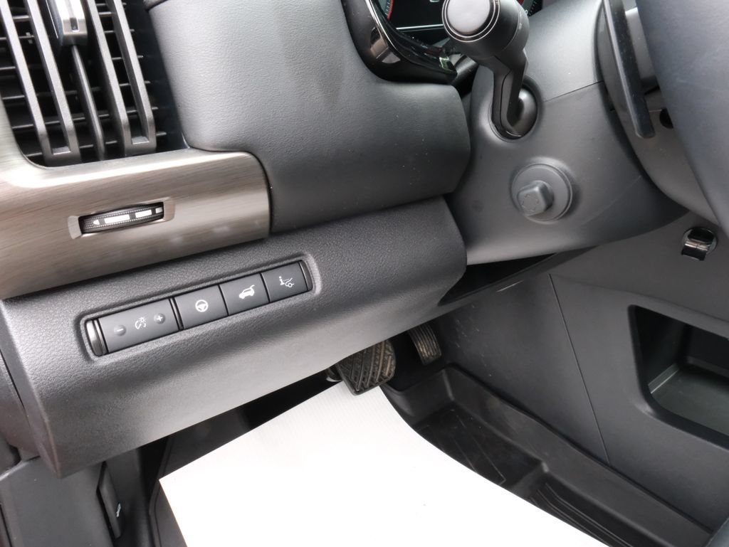 Used 2025 Nissan Pathfinder Platinum AWD/4WD image 28