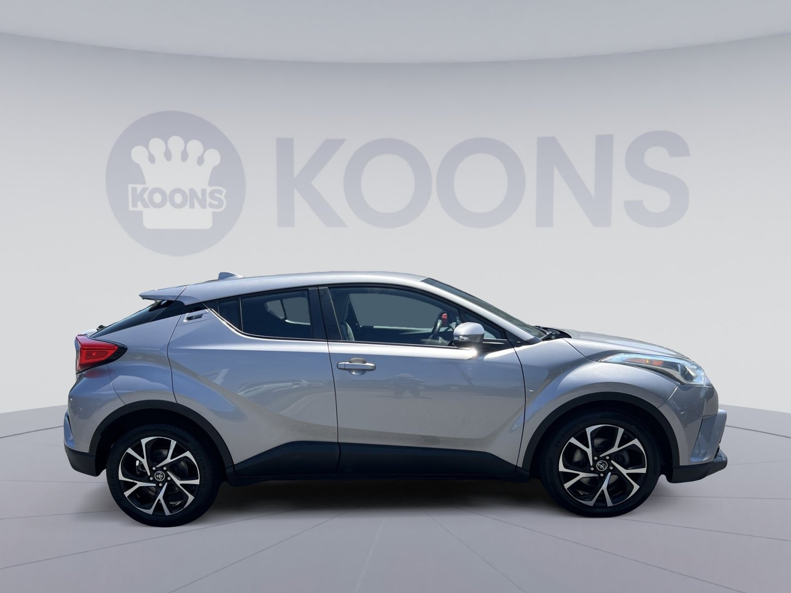 Used 2019 Toyota C-HR XLE FWD image 8